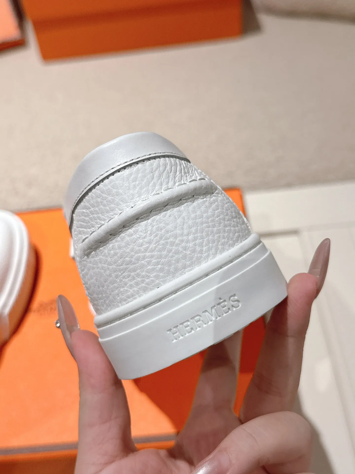 Men's men's shoes P620! Hermes# Thick Sole Couple Loafers These lace-up free sneakers in calfskin and washed denim feature signature "H" details. The design is simple and smooth, creating a fashionable urban look. It is comfortable and versatile. H family classics are not outdated, and the delivery counter is beautifully packaged🛍📦 Fabric: Original customized washed denim/first-layer cowhide Lining: Imported soft sheepskin Sole: Original open-molded anti-slip TPU material Size: 35-45